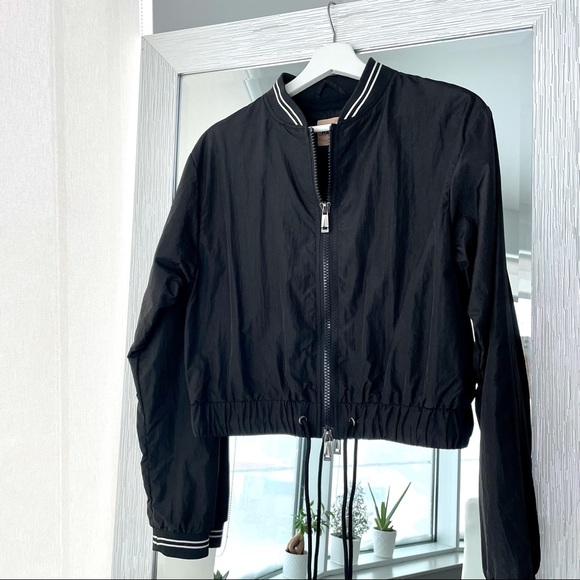 Size M | ONLY Black bomber jacket cropped - Picture 5 of 9